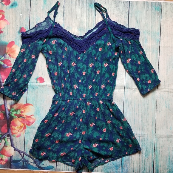 Dina be floral cold shoulder romper size XS - Picture 5 of 5